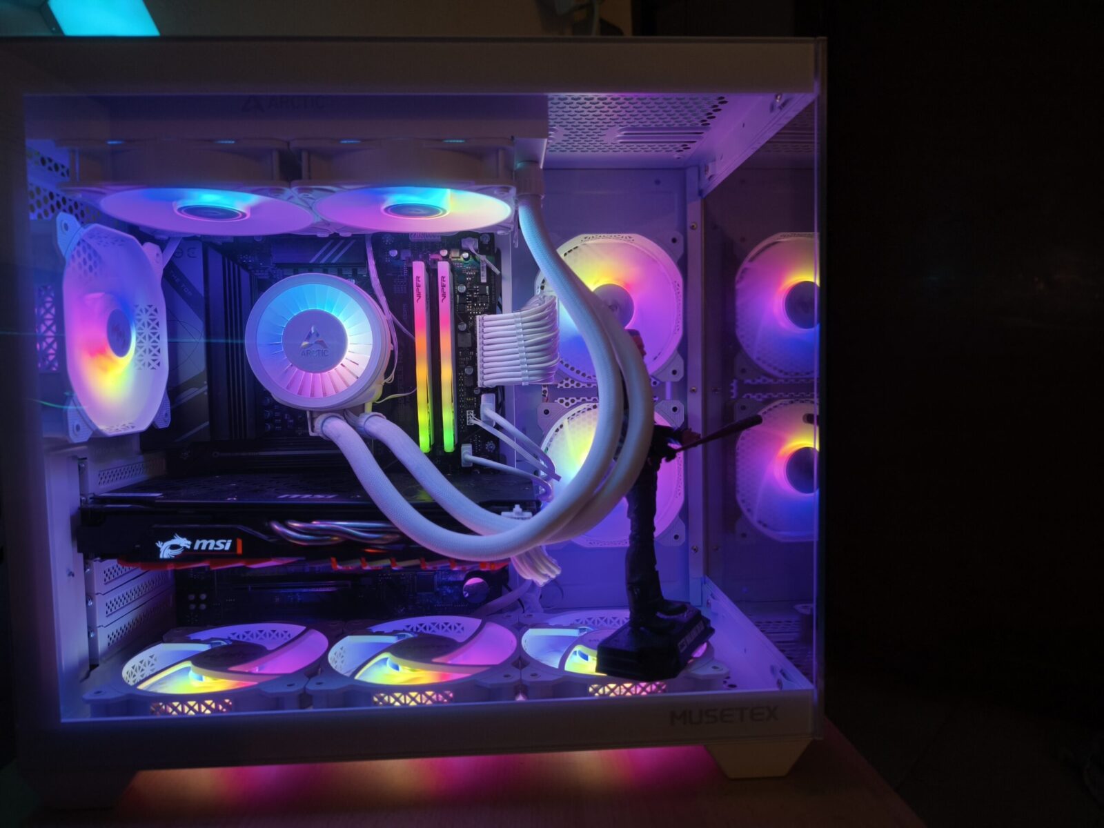 Gaming PC mit ARGB Beleuchtung und AIO Wasserkühlung