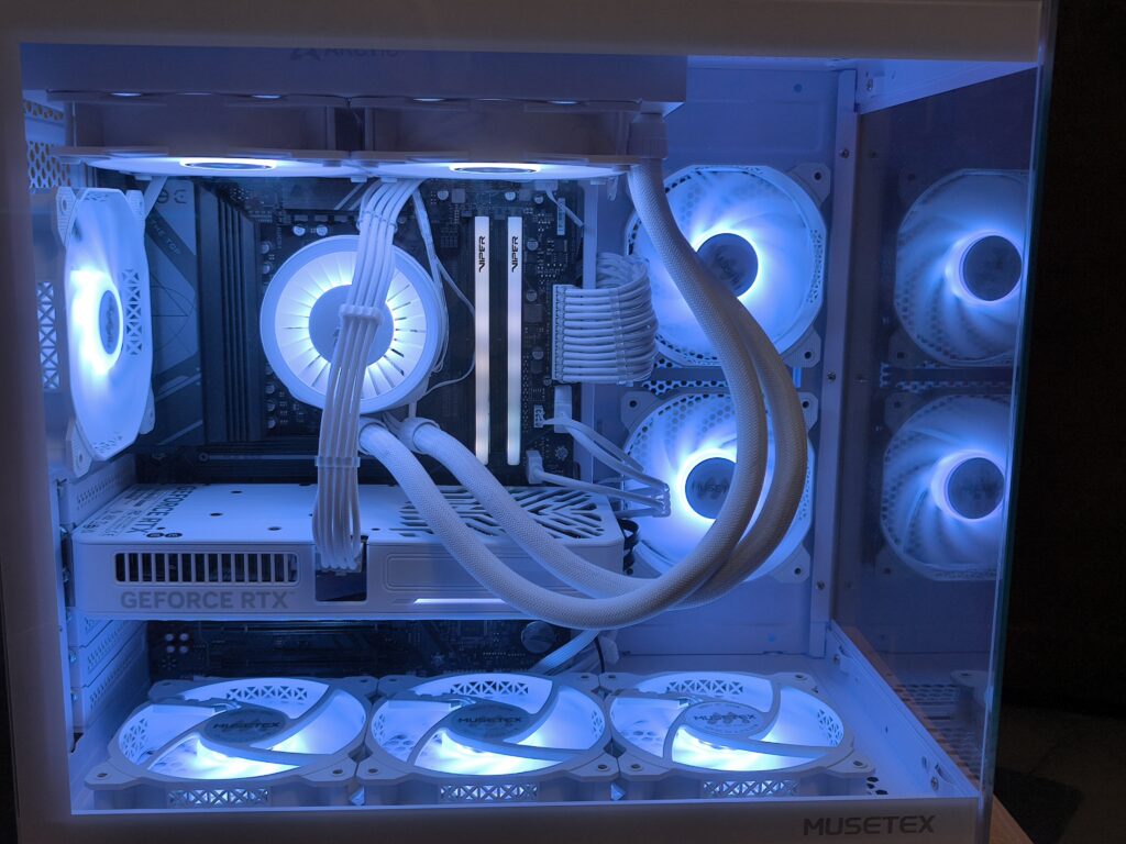 Individueller Gaming PC in Weiß